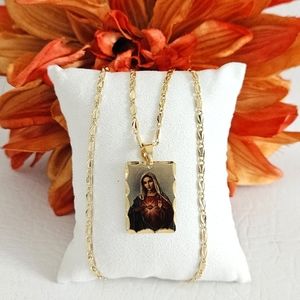 Sacred Heart Of Mary Gold Plated Picture Necklace
